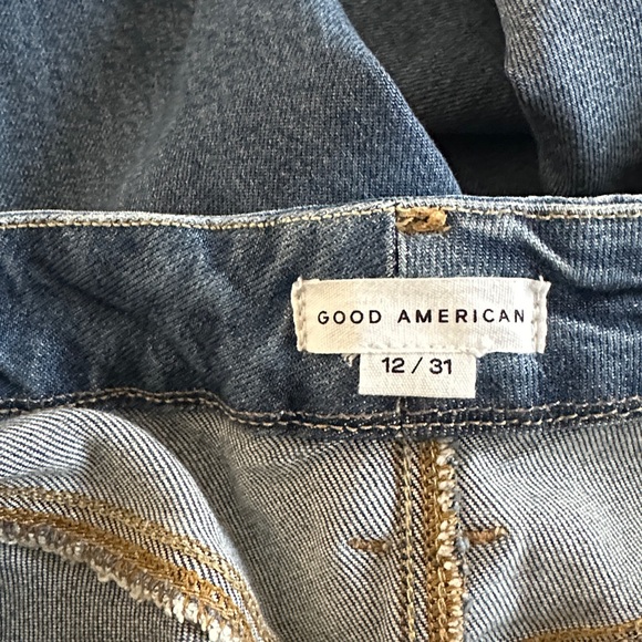 GOOD AMERICAN GOOD CURVE STRAIGHT JEANS IN INDIGO 737 - Picture 10 of 11